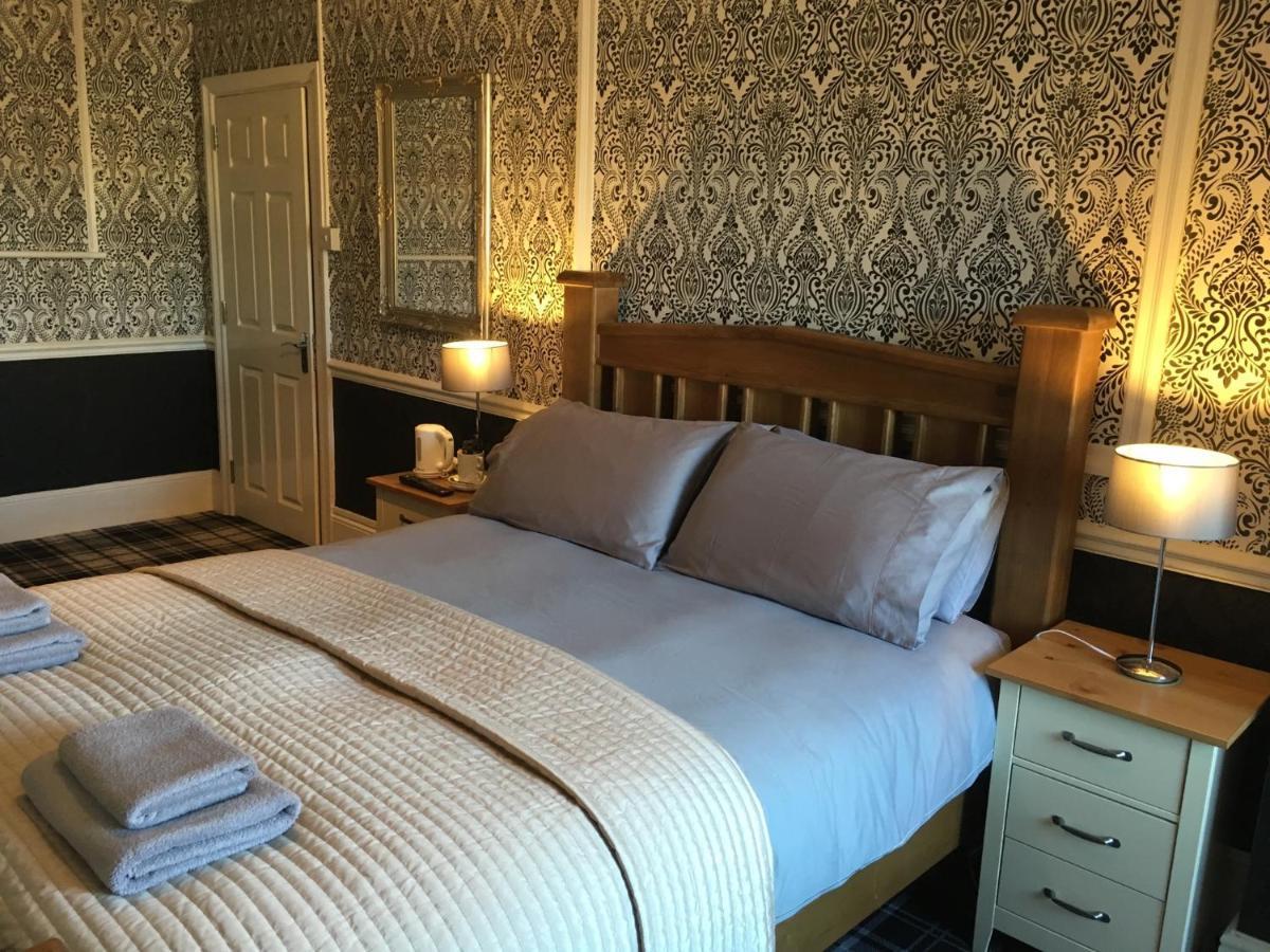 The White Hart Pub And Rooms クランリー エクステリア 写真