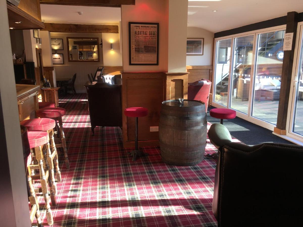 The White Hart Pub And Rooms クランリー エクステリア 写真
