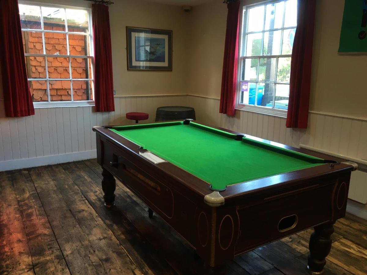 The White Hart Pub And Rooms クランリー エクステリア 写真