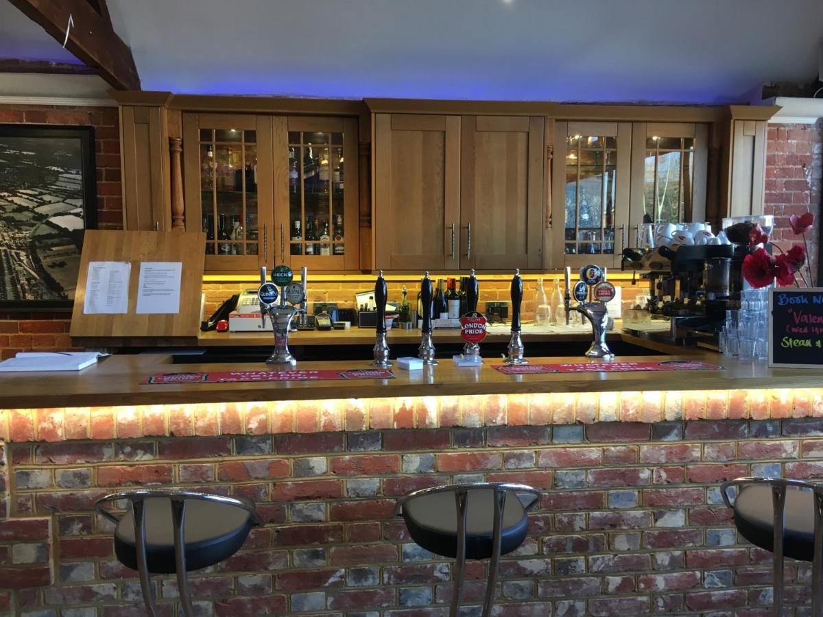 The White Hart Pub And Rooms クランリー エクステリア 写真